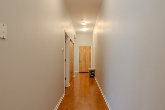 Building Photo - 2915 N Clybourn Ave