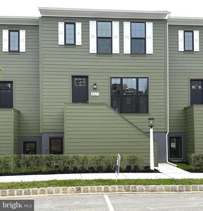 Building Photo - 4125 Ridgeview Ave