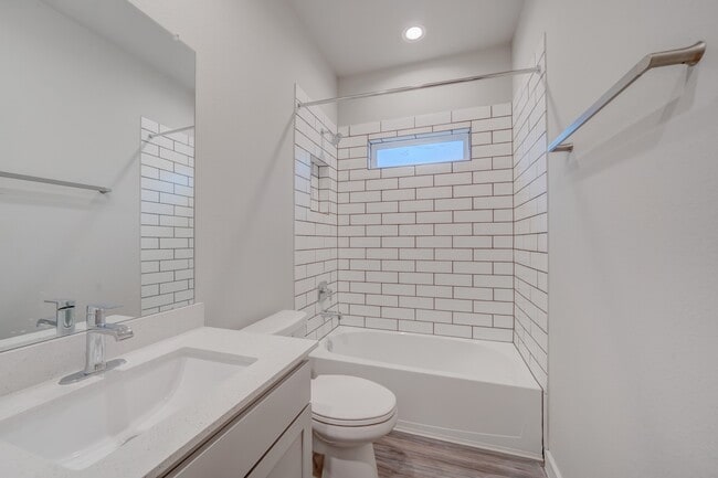 Building Photo - 14257 Lake Lodge Dr