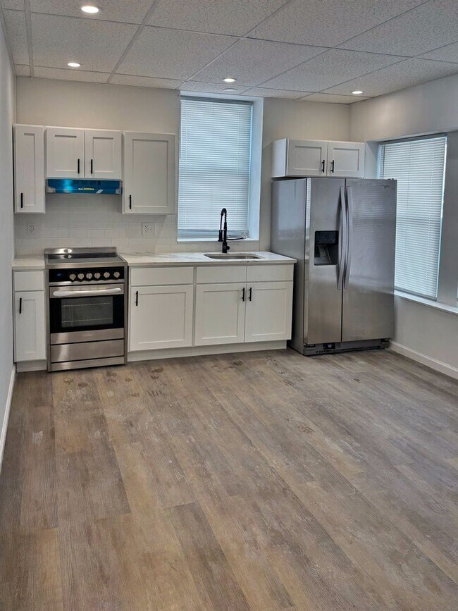 Building Photo - 1002 S 6th St