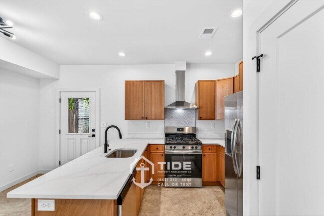 Building Photo - Modern Living Minutes from Park Circle