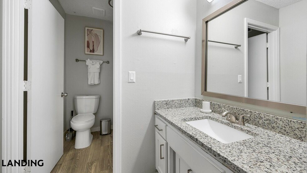 Building Photo - 231 New Shackle Island Rd