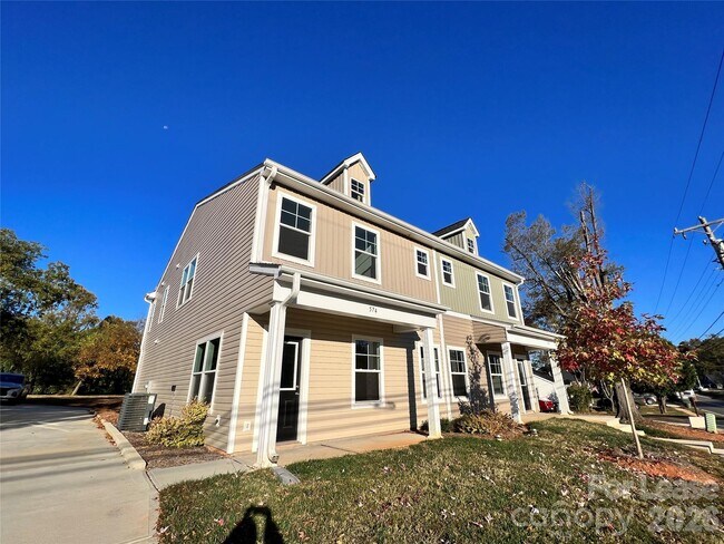 Building Photo - 574 N Broad St