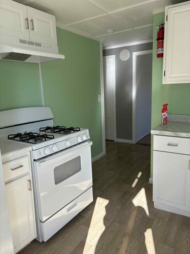 Building Photo - 91 Russell St