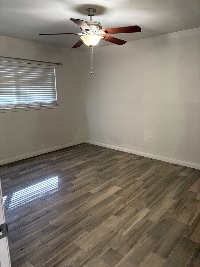 Building Photo - 121 N Meadow St