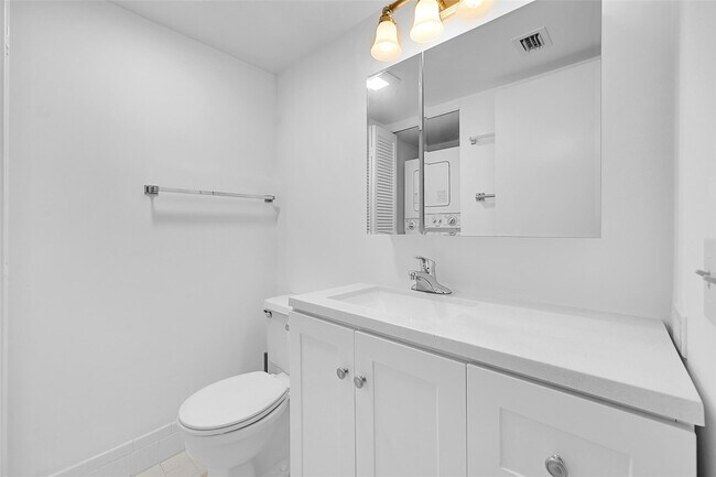 Building Photo - 3402 Bimini Ln