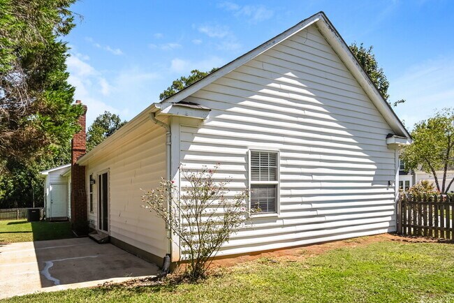 Building Photo - 3705 Arthur St