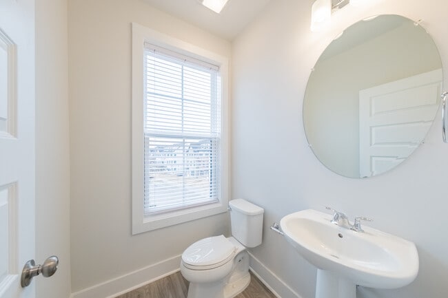 Building Photo - 803 Birchwood Hill Pl