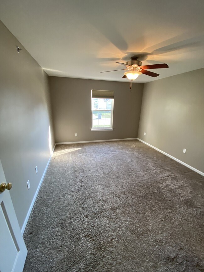 Building Photo - 6201 Spring River Dr