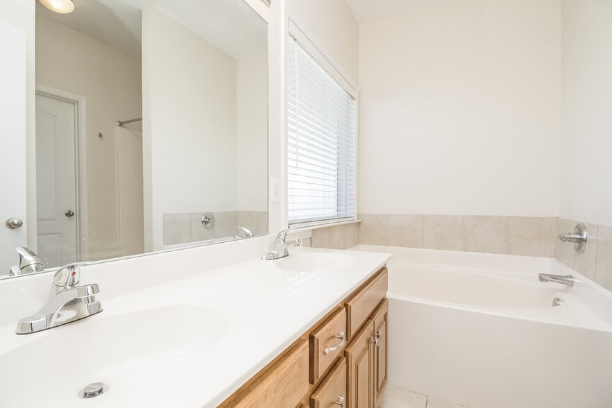 Building Photo - 3306 Hamberton Cir