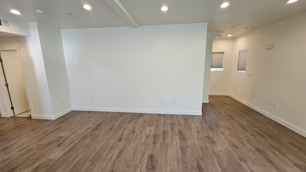 Building Photo - 339 N Harvard Blvd