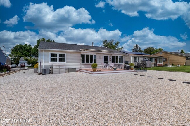 Building Photo - 251 Westbrook Dr