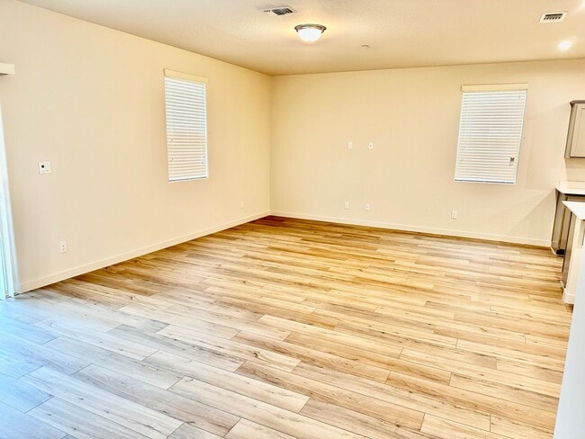 Building Photo - Lovely 3/2 Century Home In Madera