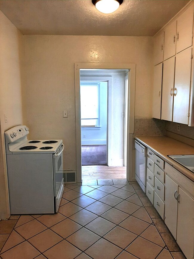 Building Photo - (2017 8th Ave)