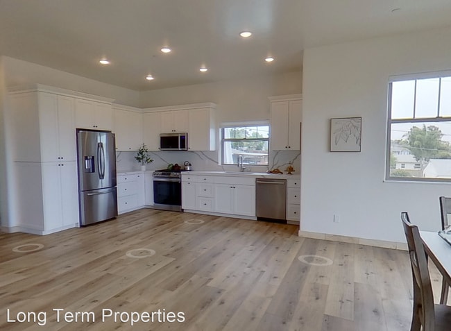 Building Photo - 5 br, 6 bath House - 1284 Pine Ave