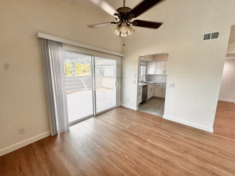 Building Photo - 1102 Cleghorn Dr