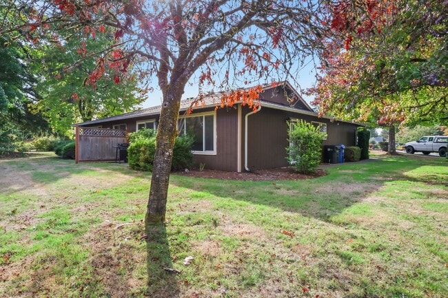 Building Photo - MOVE IN READY NOW! Normandy Park 1 level 2...