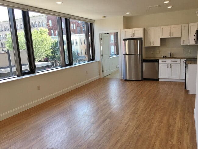 Building Photo - 875 Elm St