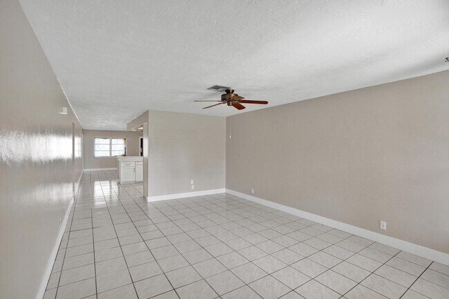 Building Photo - 7010-7012 NW 78th Ave