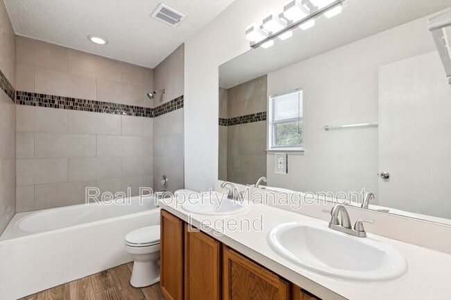 Building Photo - 1400 Caleo Dr