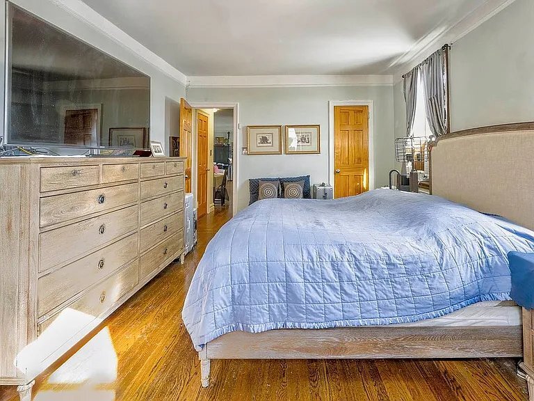 Building Photo - 41-16 47th Ave