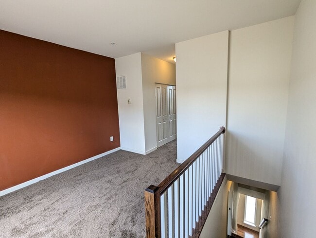 Building Photo - Modern 4 level townhouse available for imm...