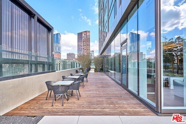 Building Photo - 889 Francisco St