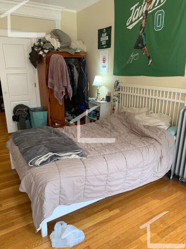 Building Photo - Very spacious 3 bed in Brookline...