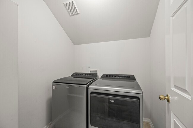 Building Photo - 12202 Mardi Gras Dr
