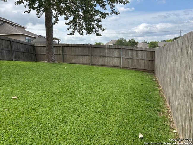 Building Photo - Welcome to this spacious 4 bedroom, 2 bathroom home located in Selma, TX.
