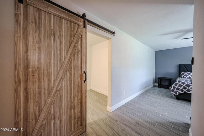 Building Photo - 11207 S Iroquois Dr