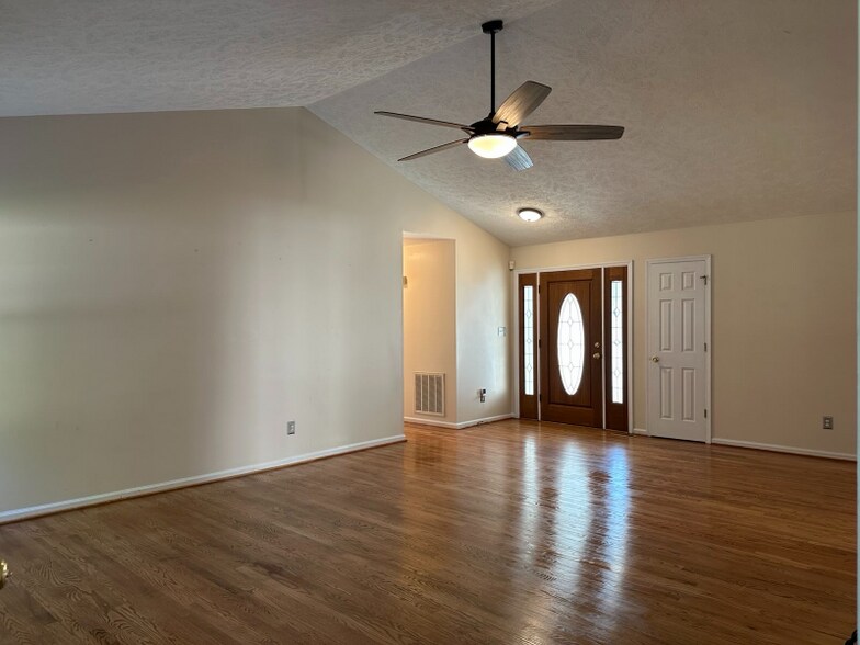 Building Photo - 8400 English Saddle Dr