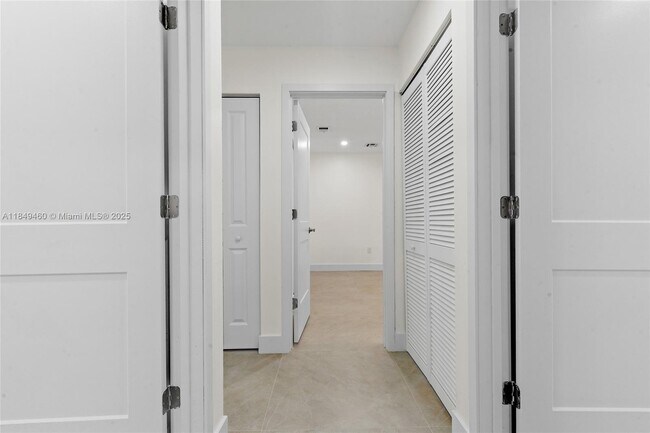 Building Photo - 5402 SW 138th Pl