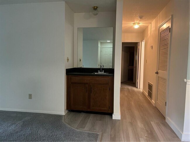 Building Photo - 1648 Raleigh Cir