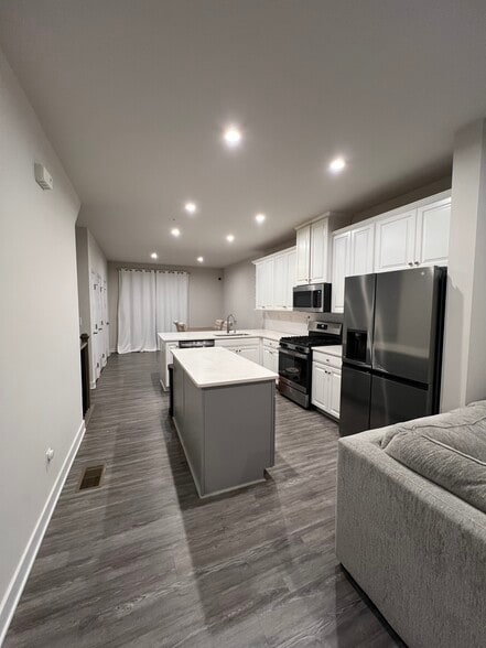 Building Photo - 342 Music Hall Way