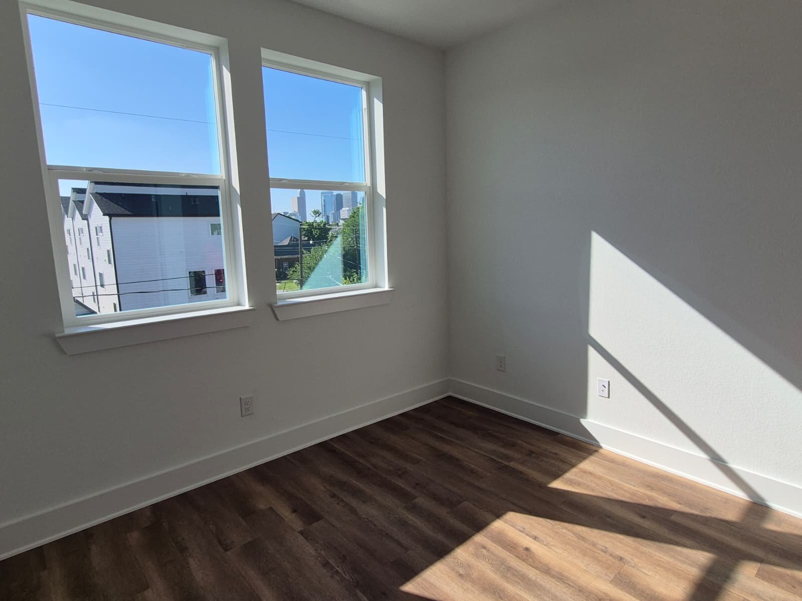 Building Photo - 3003 Delano St