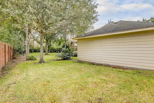 Building Photo - 2117 Enchanted Lake Dr