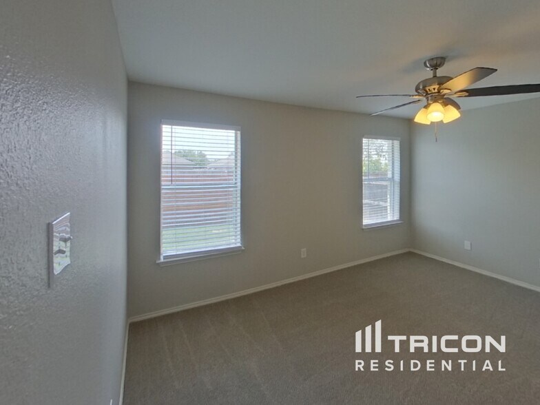 Building Photo - 1106 Sage Brush Tr