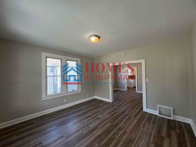 Building Photo - Two Bedroom House | Move in Ready