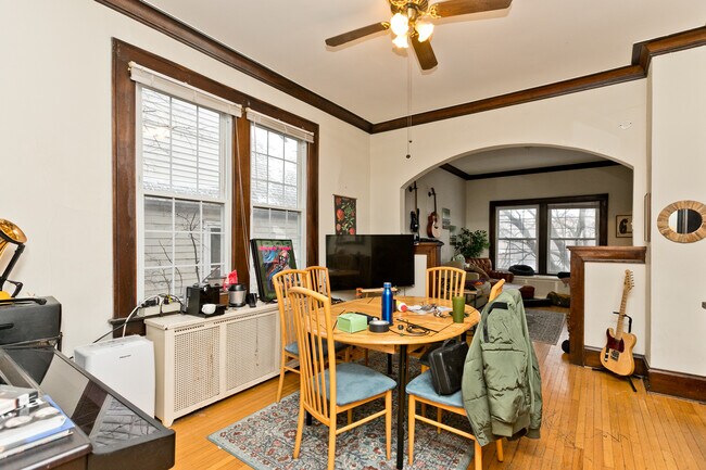 Building Photo - 1541 W Barry Ave