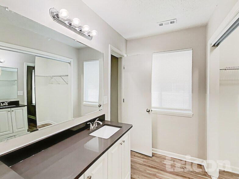 Building Photo - 5725 Becton Park Dr
