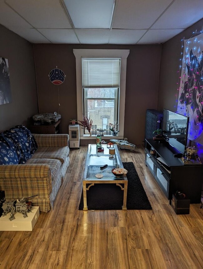 Building Photo - 544 Broadway St S