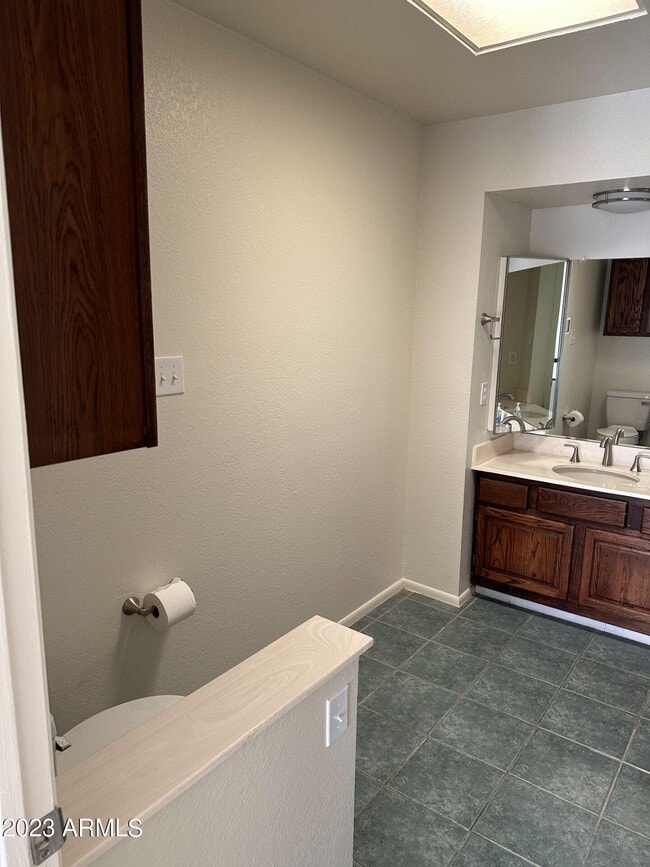Building Photo - 2121 W Union Hills Dr