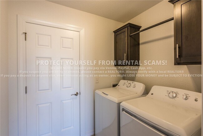 Building Photo - 4530 W Divide Dr