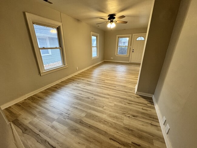 Building Photo - 727 E North St