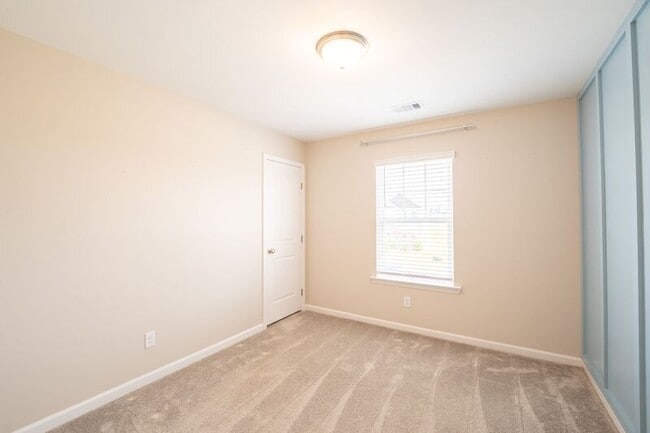 Building Photo - 257 Cromer St