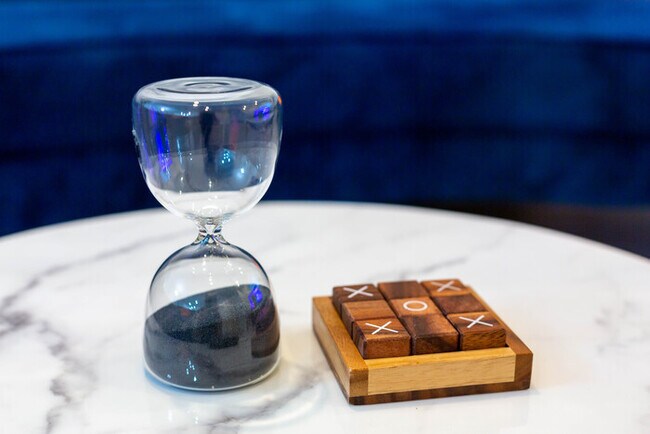 Building Photo - Newly Remodeled 5B4B. 2 mile from the Rose Parade!