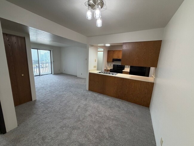 Building Photo - 2203 Spansail Dr