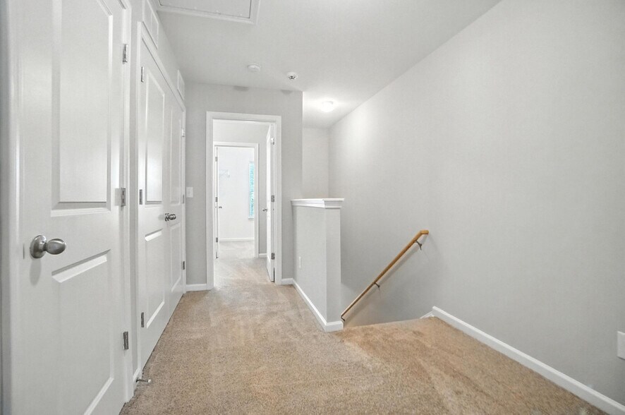 Building Photo - 4020 Queensbridge Rd