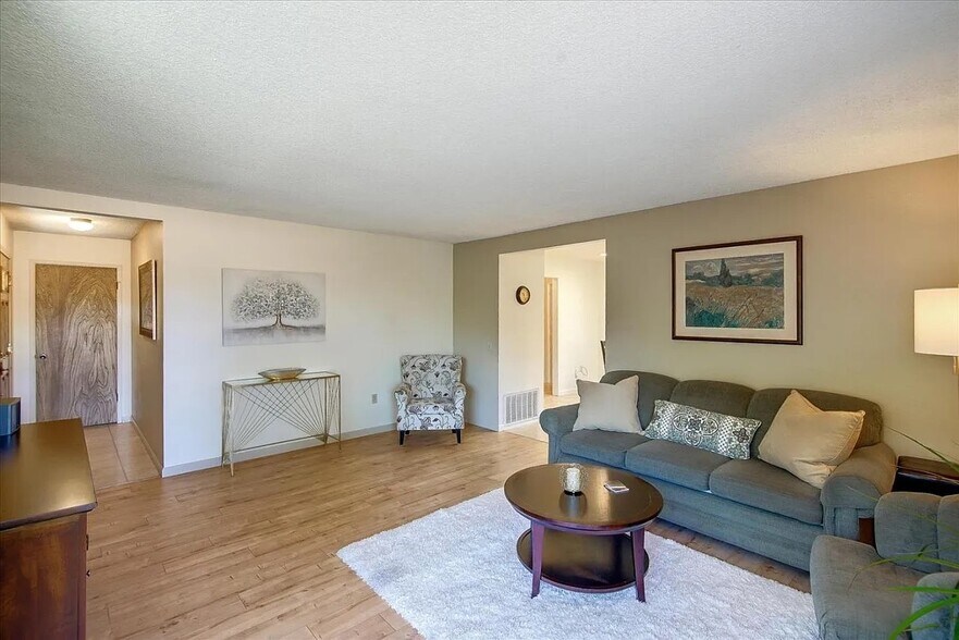 Building Photo - 416 Sherman Dr